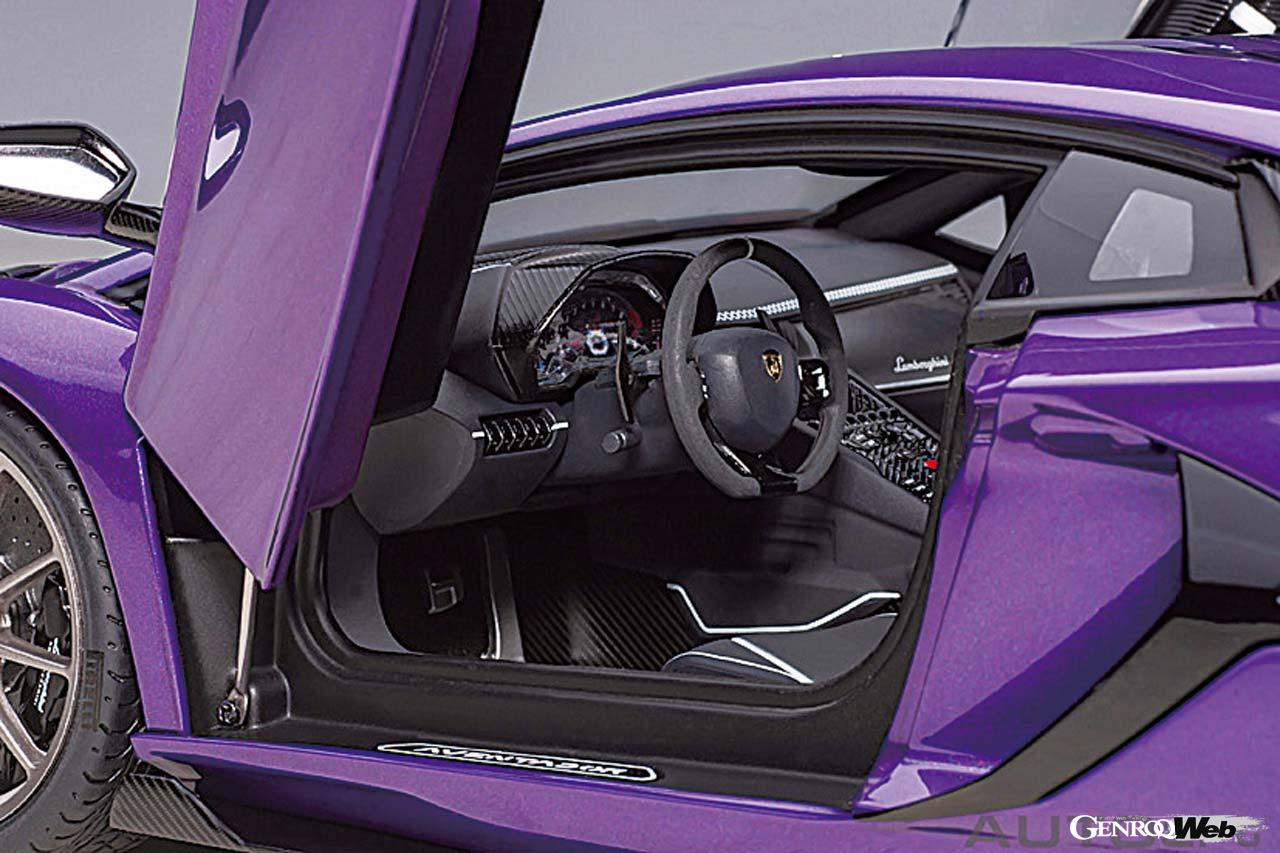 インテリアやエンジンなども実車そのままに再現。オーナーであってもその作り込みには納得だろう。