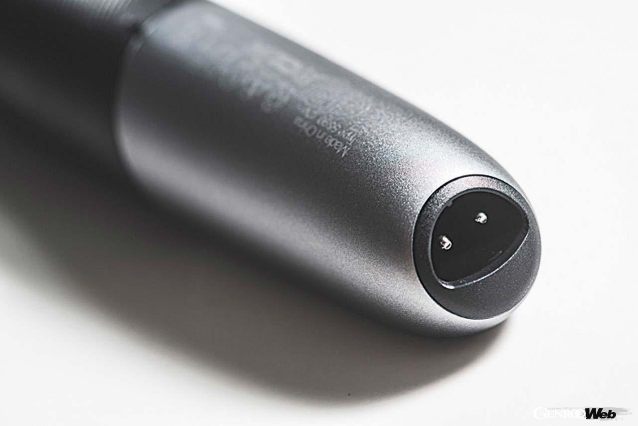 人間工学に基づいた握りやすく滑りにくいハンドル設計となっている。もちろん完全防水設計なので、浴室で使用することも可能だ。バスタイムの時間を有効活用したい。