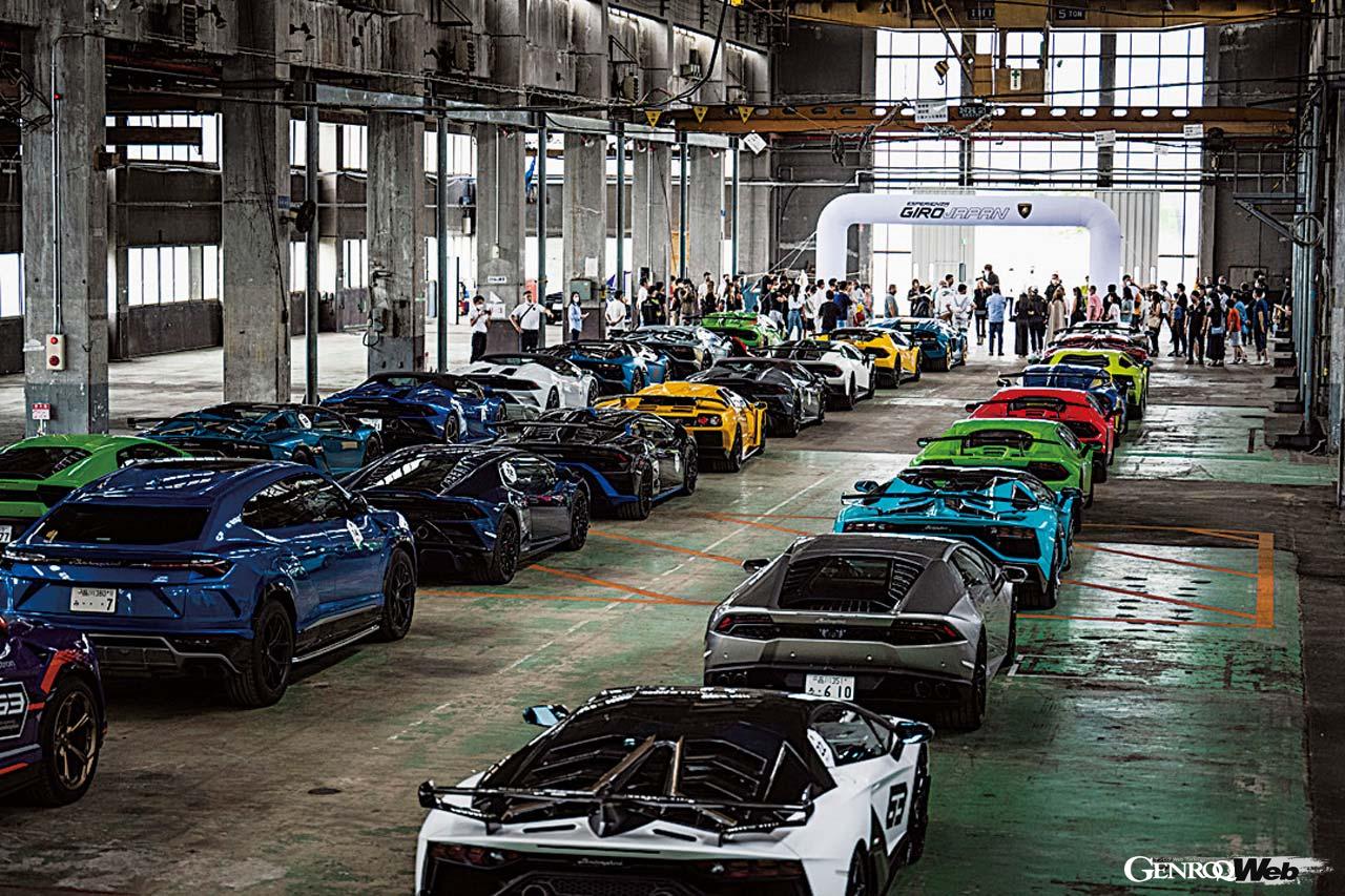 諏訪湖イベントホールは旧東洋バルヴ諏訪工場の跡地。工場の設備がそのまま残る場内は独特の雰囲気だ。神主による安全祈祷を受けた後、スタートだ。