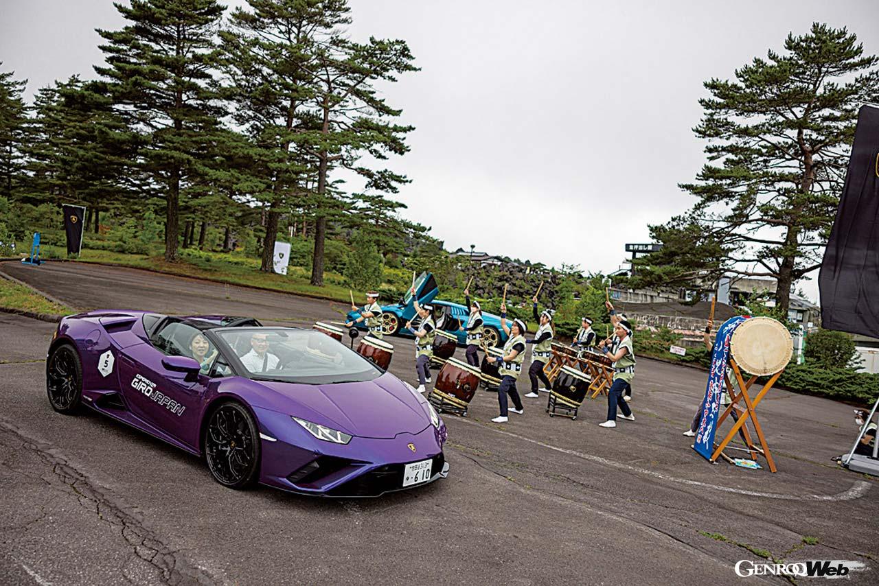 最初にドライブしたウラカンEVO RWDスパイダー。RWDならではの素直でピュアなハンドリングとスロットルに即座に反応するエンジンは、まるでライトウエイトスポーツのような感覚も味わえる。