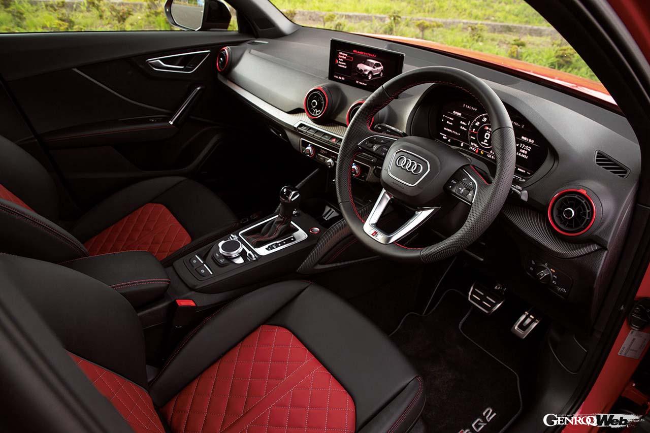 メーターは12.3インチディスプレイで、2眼か1眼レイアウトか選択可能。