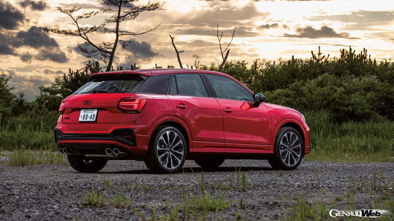 リヤドアからリヤフェンダーにかけての複雑なプレスラインが、Q2の真骨頂と言える。ドアハンドルはグリップタイプだ。