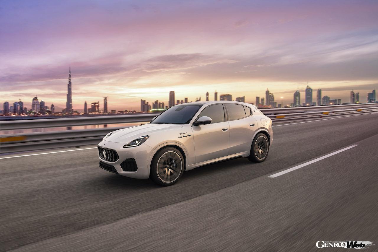 マセラティ グレカーレ モデナのフロントビュー