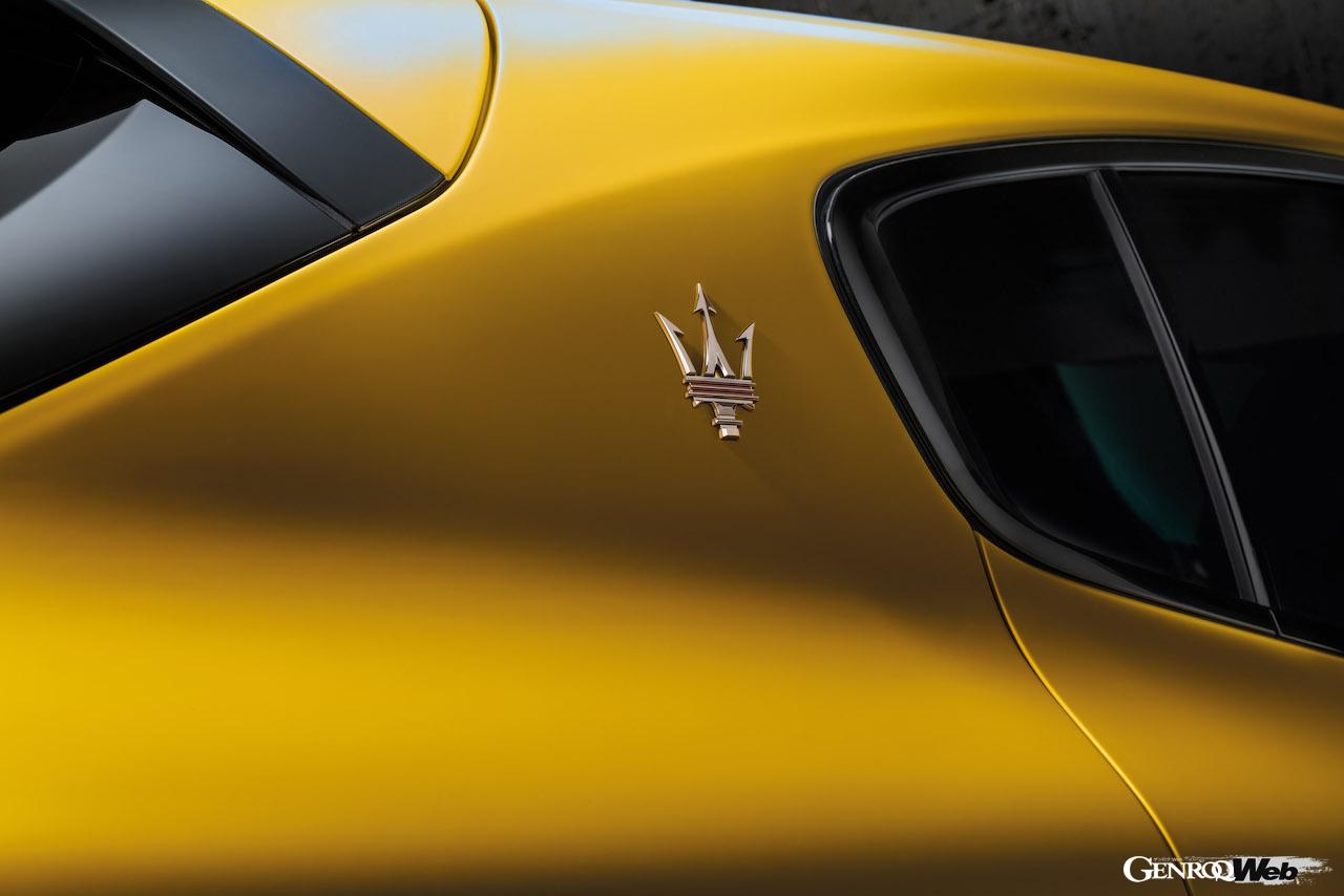 マセラティ グレカーレ トロフェオのエンブレム