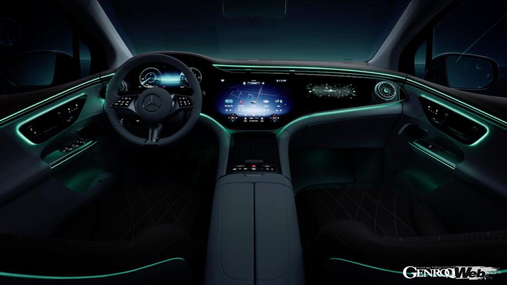 メルセデス・ベンツ EQE SUVのインテリア。夜間イメージ