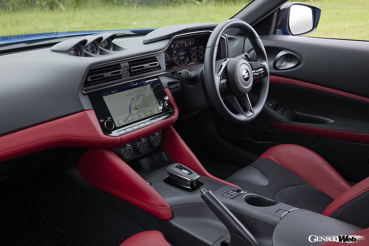 新型日産フェアレディZのコクピット