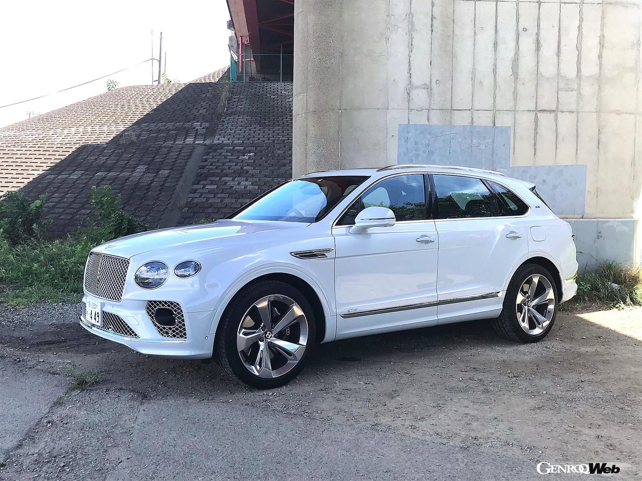 ベントレー ベンテイガ ハイブリッドのフロントスタイル