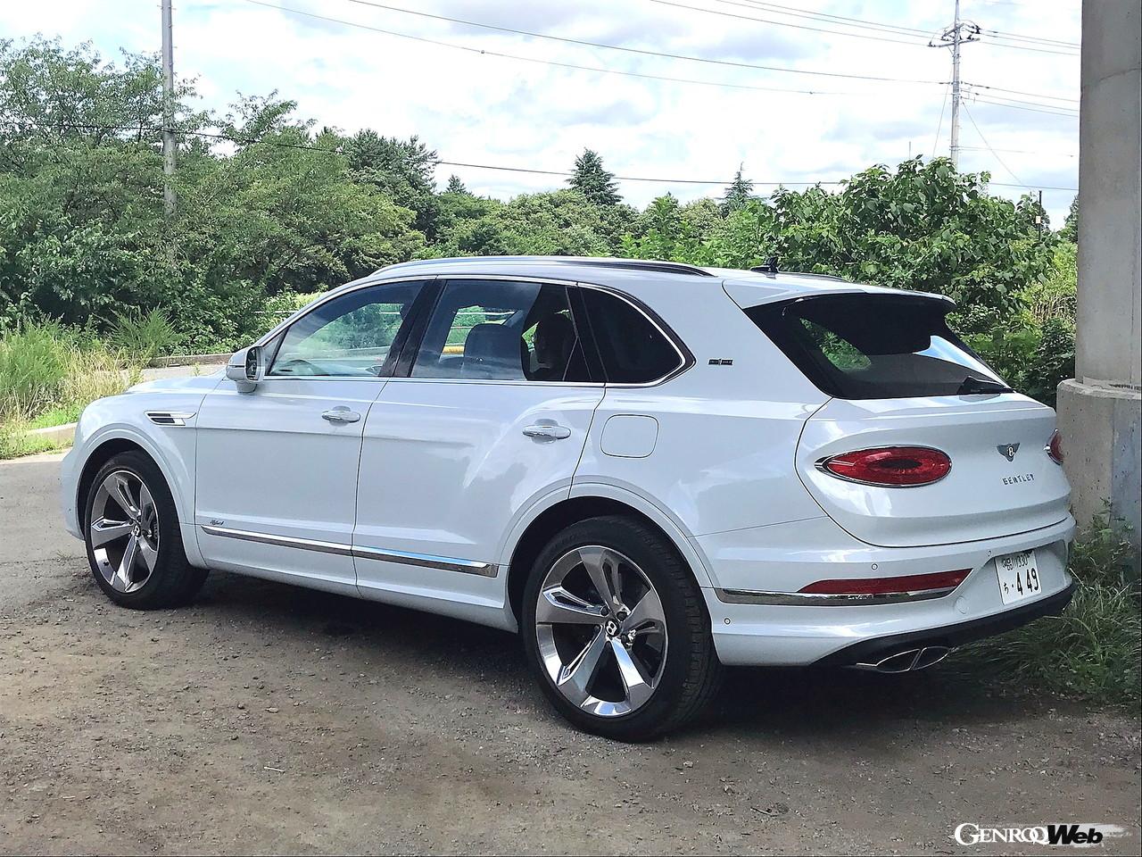 ベントレー ベンテイガ ハイブリッドのリヤスタイル