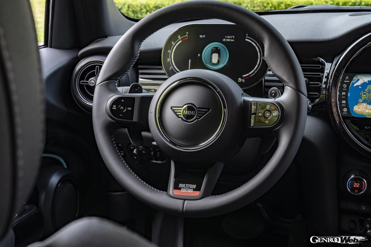 MINI 5ドア クーパーS マルチトーン・エディションのインテリア。