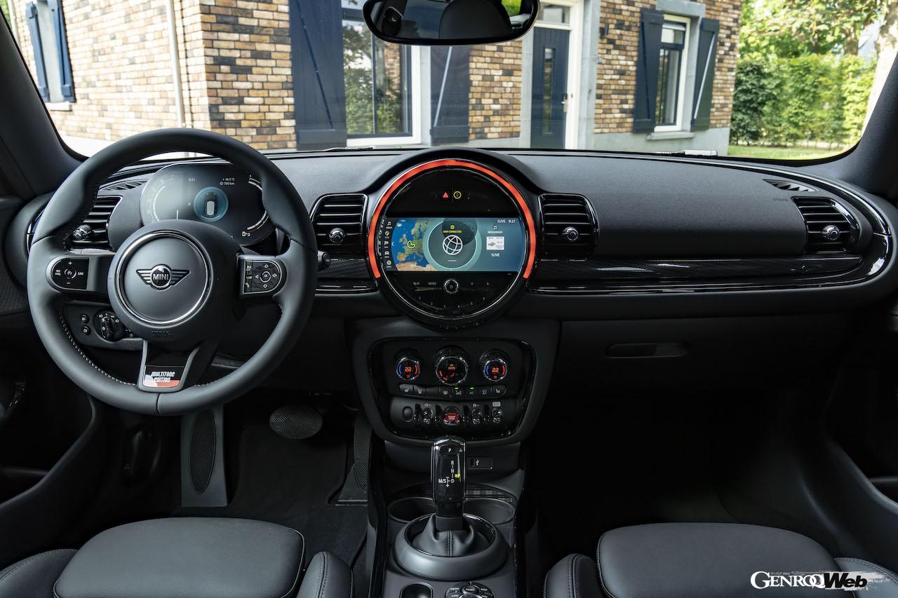 MINI クラブマン クーパーS マルチトーン・エディションのインテリア。
