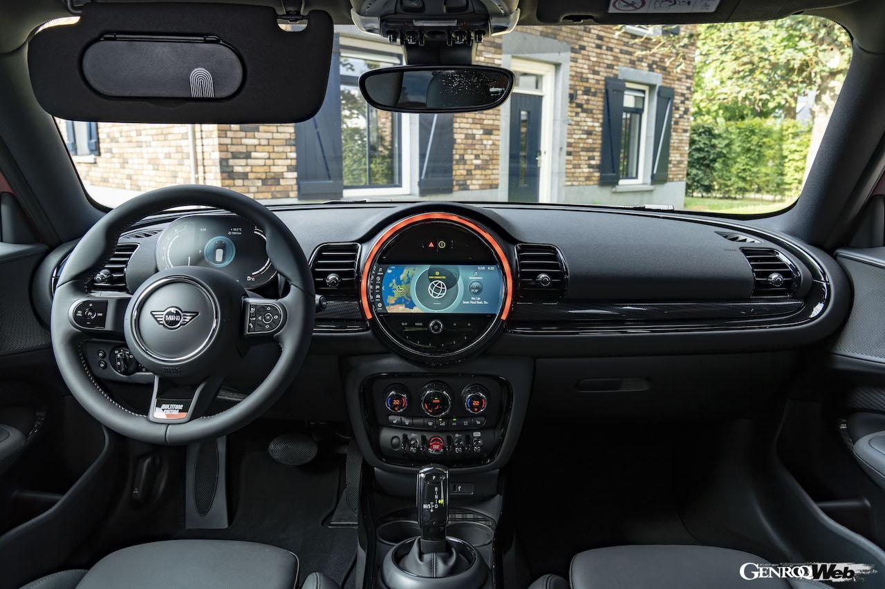 MINI クラブマン クーパーS マルチトーン・エディションのインテリア。