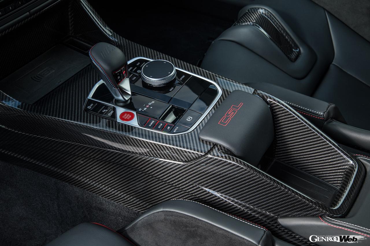 BMW市販モデル最速を誇る「BMW M4 CSL」のコクピット。