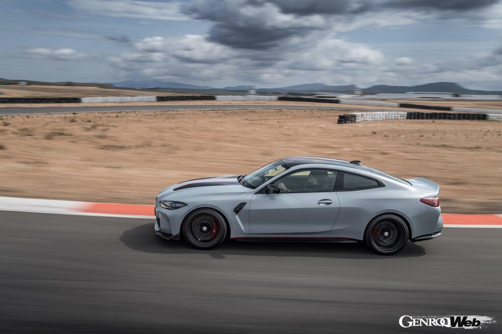 BMW市販モデル最速を誇る「BMW M4 CSL」の走行シーン。