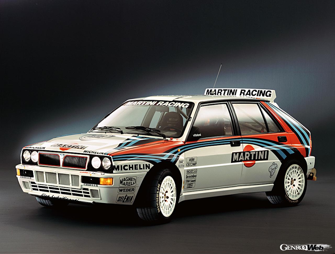 三菱、トヨタ、スバルなど、日本メーカーがデルタと同じ2.0リッターターボ＋4WDラリーカーをWRCに投入。ランチアは最終進化形の「デルトーナ（写真）」で対抗する。