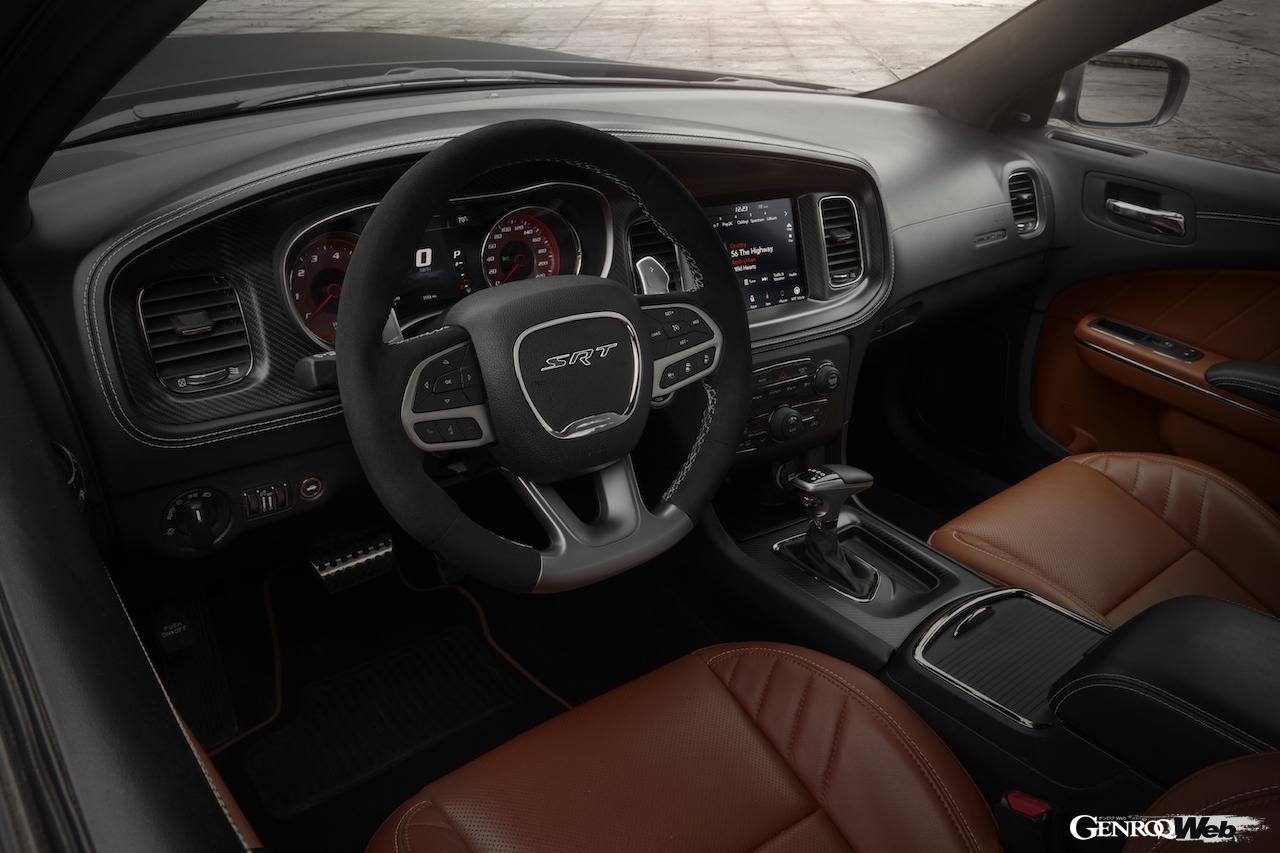 ダッジ チャージャー 2023年モデルイヤー「SRT ヘルキャット レッドアイ ジェイルブレイク」のインテリア。