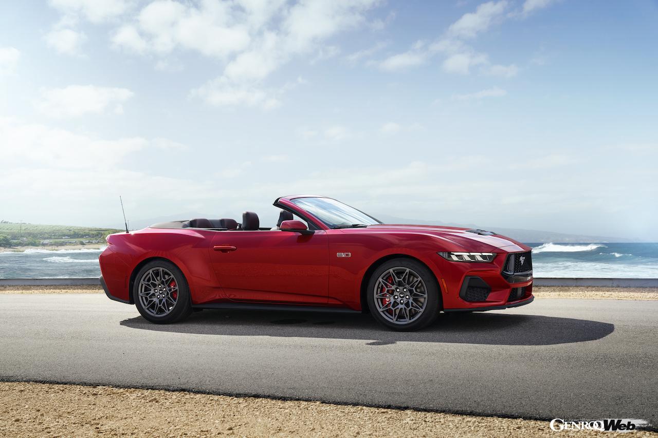 7代目に進化を果たしたフォード マスタング コンバーチブルのエクステリア。