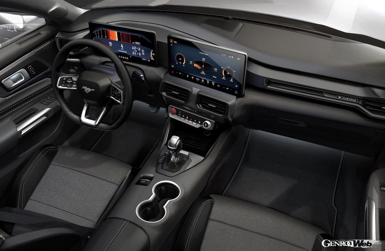 7代目に進化を果たしたフォード マスタングのインテリア。