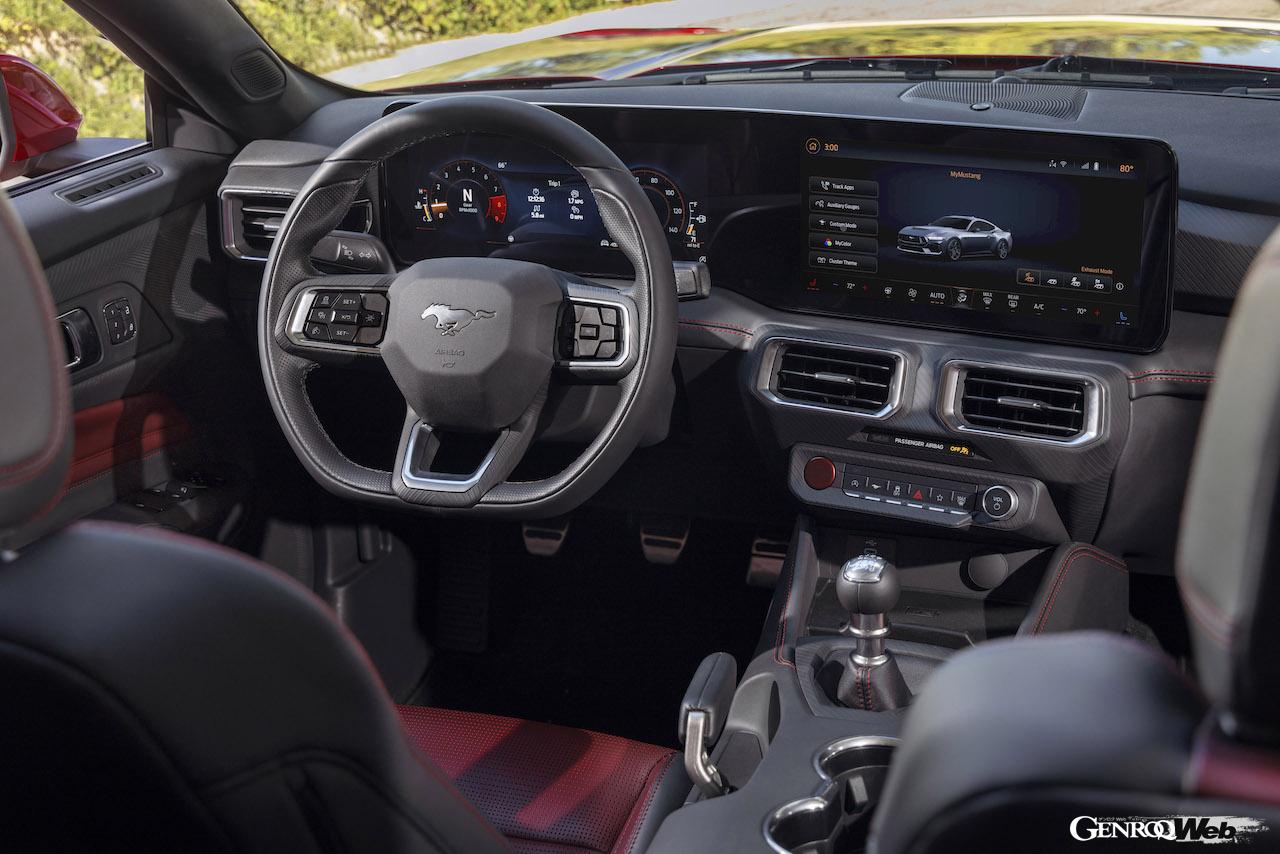 7代目に進化を果たしたフォード マスタングのインテリア。