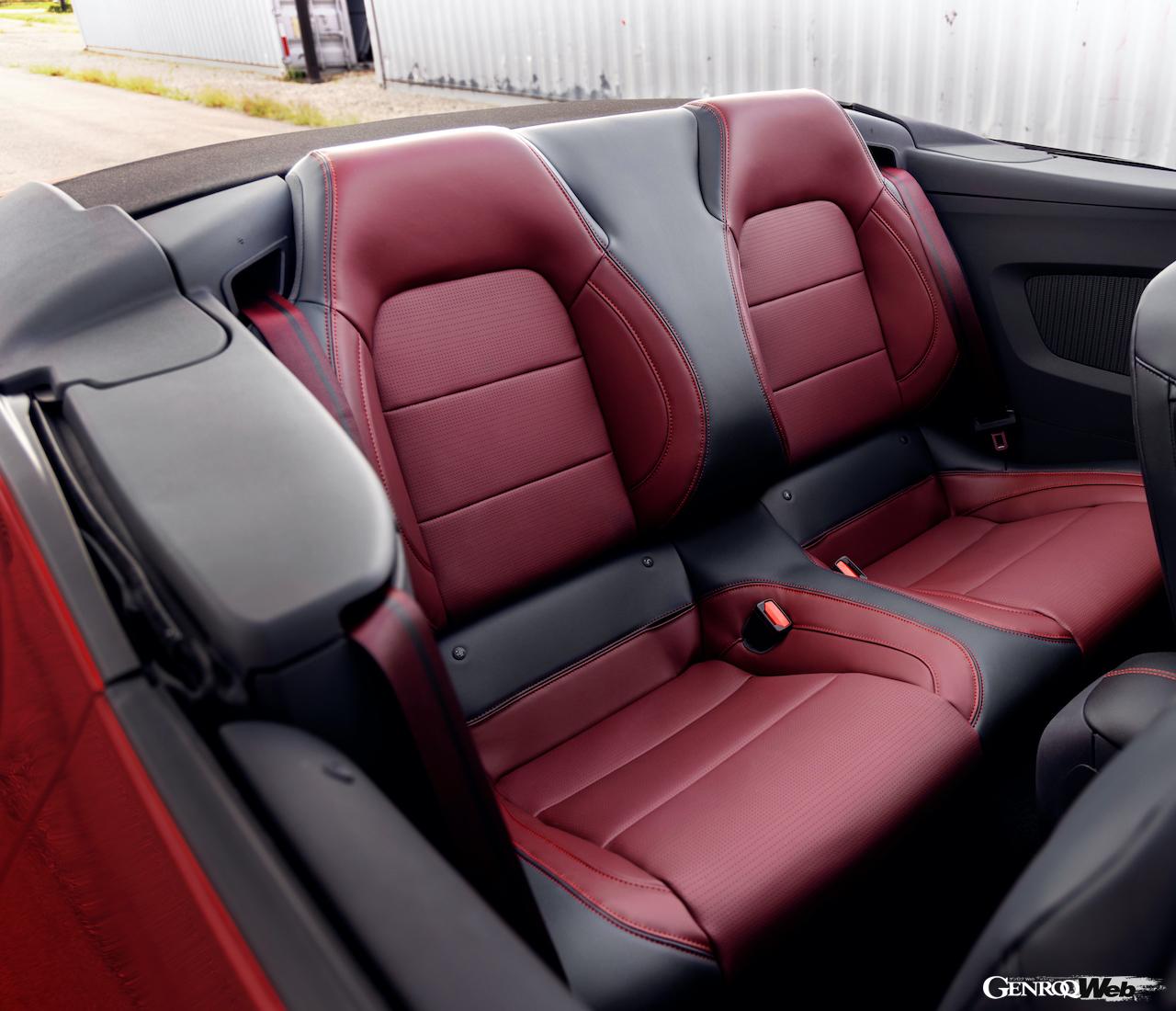 7代目に進化を果たしたフォード マスタングのインテリア。