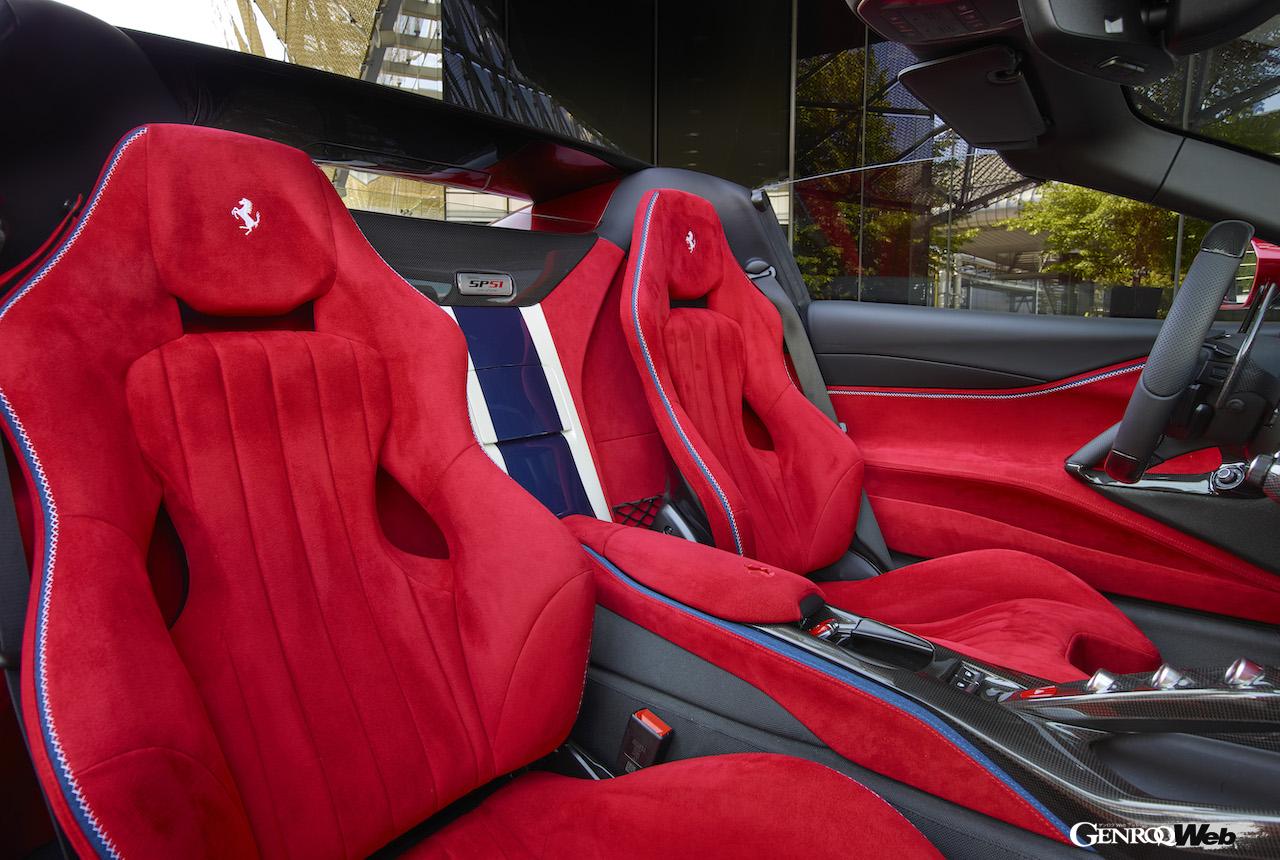フェラーリ 812 GTSをベースに、ルーフのない完全なロードスターとして仕上げられた「SP51」のインテリア。