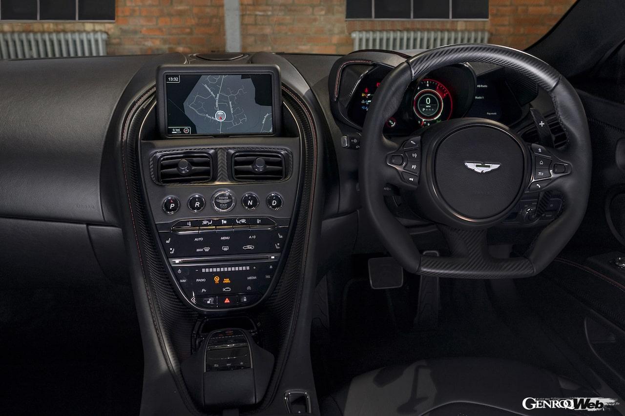 『007/ノー・タイム・トゥ・ダイ』の公開を記念して25台が限定製造された「DBS スーパーレッジェーラ 007エディション」も出品された。