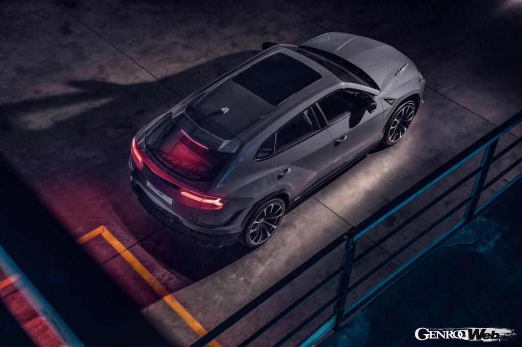 「ランボルギーニ ウルス S」にはオプションでカーボンルーフも用意された。