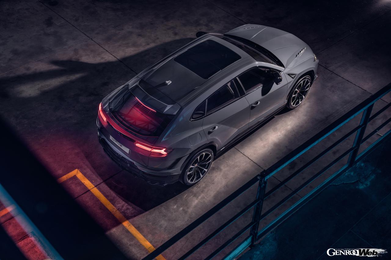 「ランボルギーニ ウルス S」にはオプションでカーボンルーフも用意された。