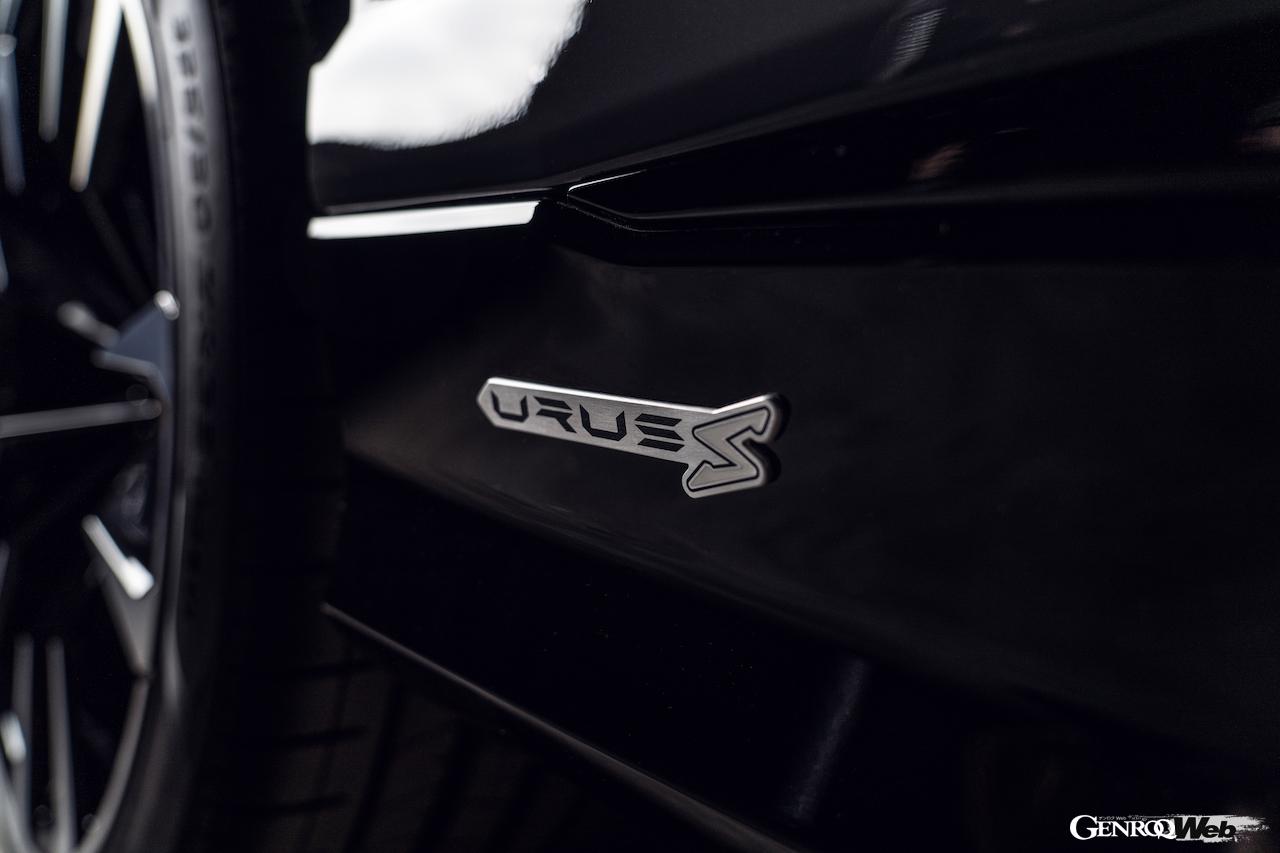 シックな雰囲気のバイカラー・オプションが用意された「ランボルギーニ ウルス S」のインテリア。