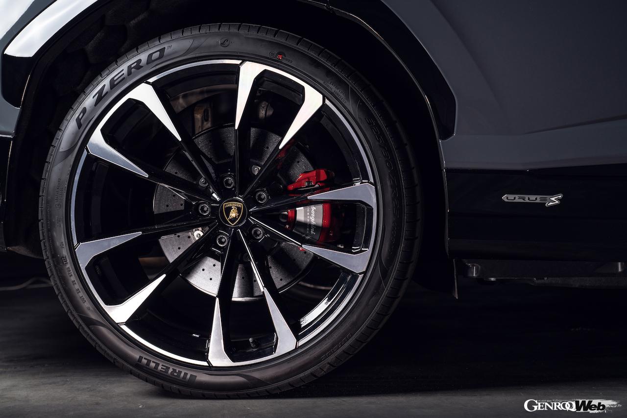 標準が21インチ、22インチと23インチも選ぶことができる「ランボルギーニ ウルス S」のホイール。