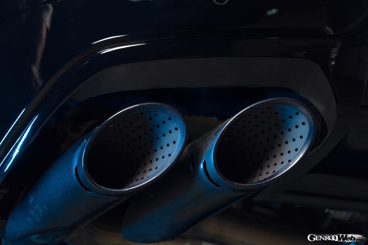 「ランボルギーニ ウルス S」の新形状ツイン・エキゾーストパイプ。