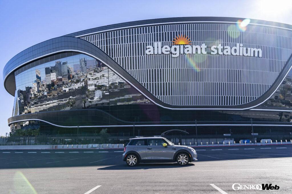 ロサンゼルス~ラスベガス間のワインディングロードや砂漠、ハイウェイなど様々な環境を問題なく走り切った、フル電動モデル「MINI クーパーSE」。