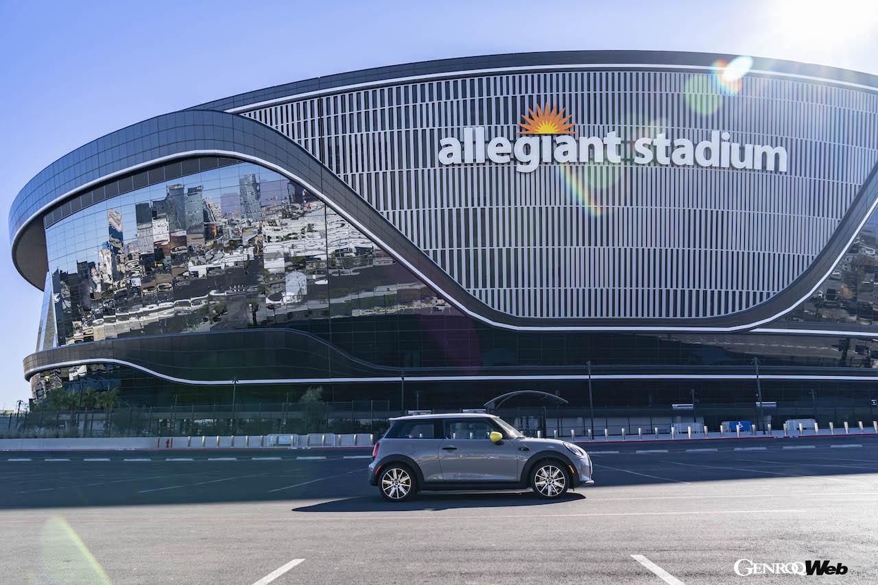 ロサンゼルス～ラスベガス間のワインディングロードや砂漠、ハイウェイなど様々な環境を問題なく走り切った、フル電動モデル「MINI クーパーSE」。