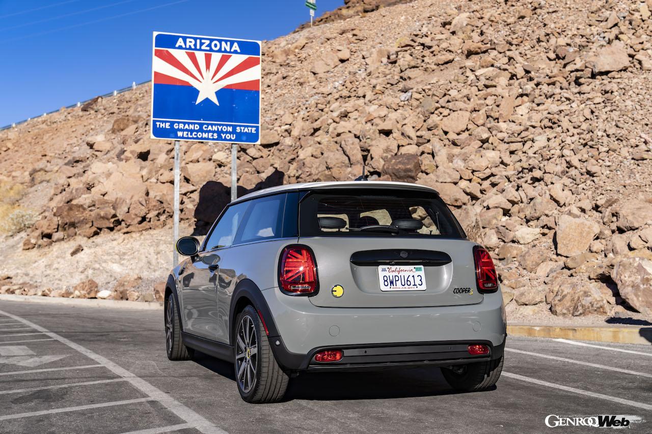 ロサンゼルス～ラスベガス間のワインディングロードや砂漠、ハイウェイなど様々な環境を問題なく走り切った、フル電動モデル「MINI クーパーSE」。