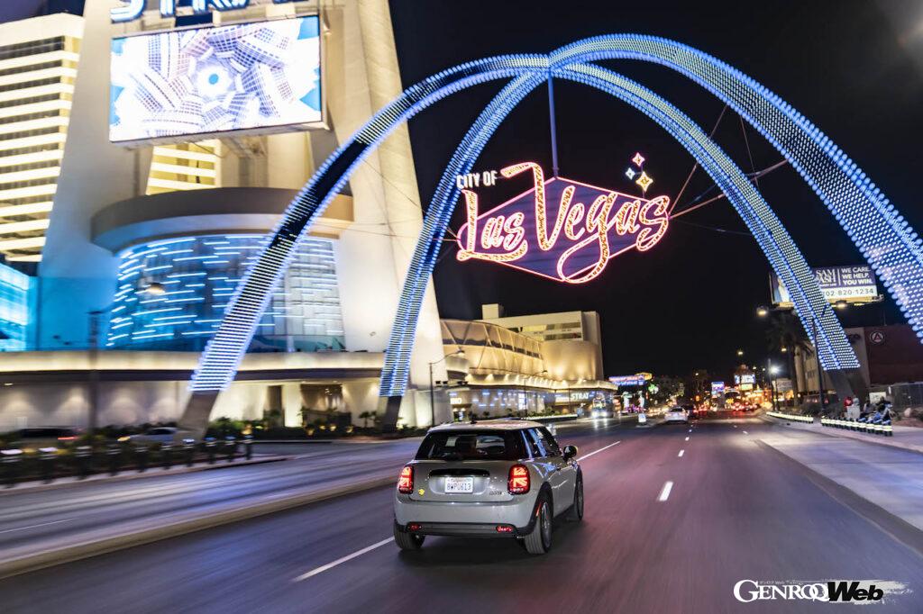 ロサンゼルス~ラスベガス間のワインディングロードや砂漠、ハイウェイなど様々な環境を問題なく走り切った、フル電動モデル「MINI クーパーSE」。