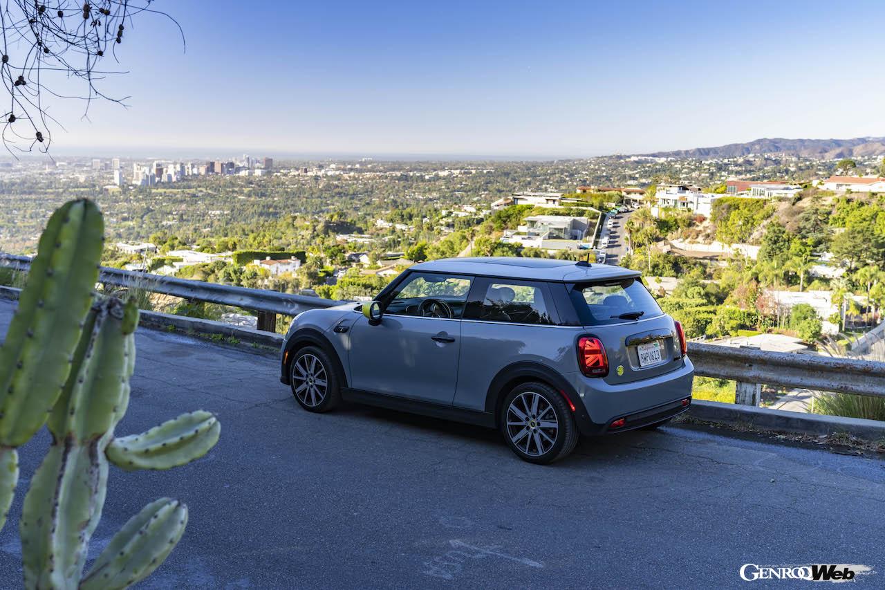 ロサンゼルス～ラスベガス間のワインディングロードや砂漠、ハイウェイなど様々な環境を問題なく走り切った、フル電動モデル「MINI クーパーSE」。