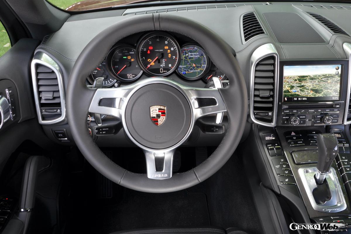 インテリアでは、E2カイエンに独自のデザインを採用することが許された。