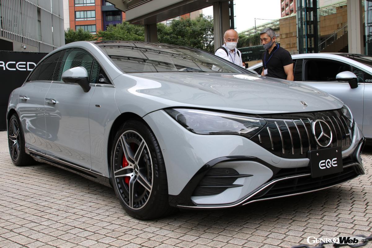 BEVのフラッグシップサルーン「EQS」と、Eセグメントの「EQE」にはそれぞれハイパフォーマンスモデルのAMG 53 4マティック+がラインナップされる。