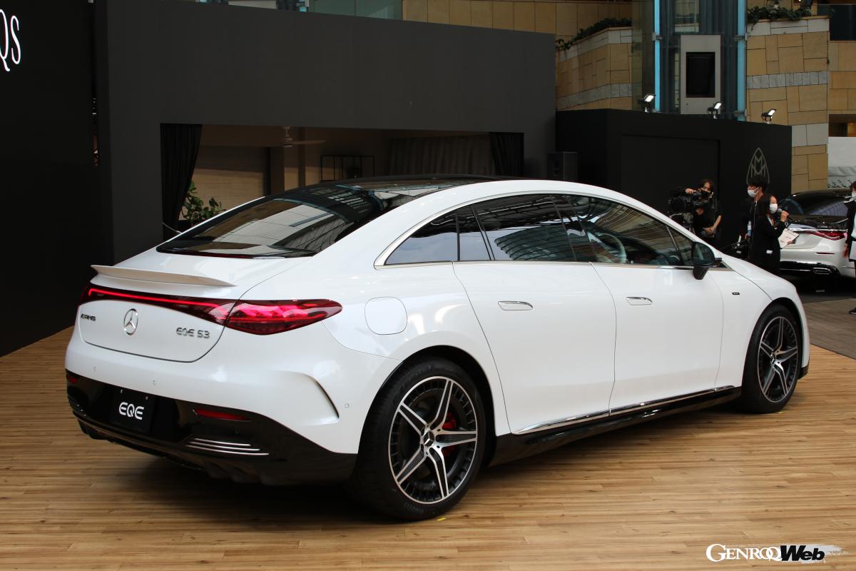 今回発表されたのはEQS 450+とEQE 350+のほか、それぞれにAMGモデルの53 4マティック+が加わり2グレードずつとなる。
