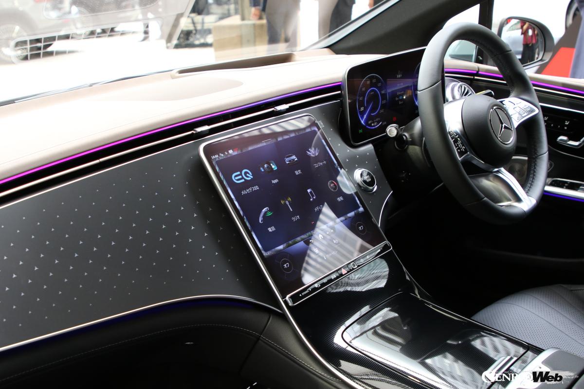 BEVという新世代のクルマに相応しい先進的でデジタル主体のインテリア。