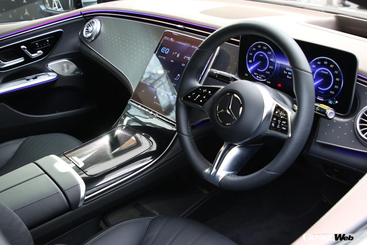 BEVという新世代のクルマに相応しい先進的でデジタル主体のインテリア。