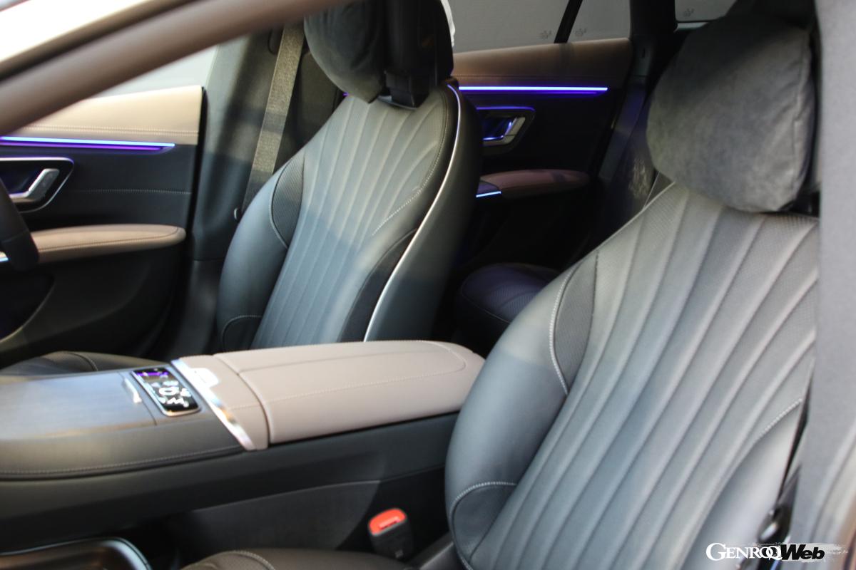 BEVという新世代のクルマに相応しい先進的でデジタル主体のインテリア。