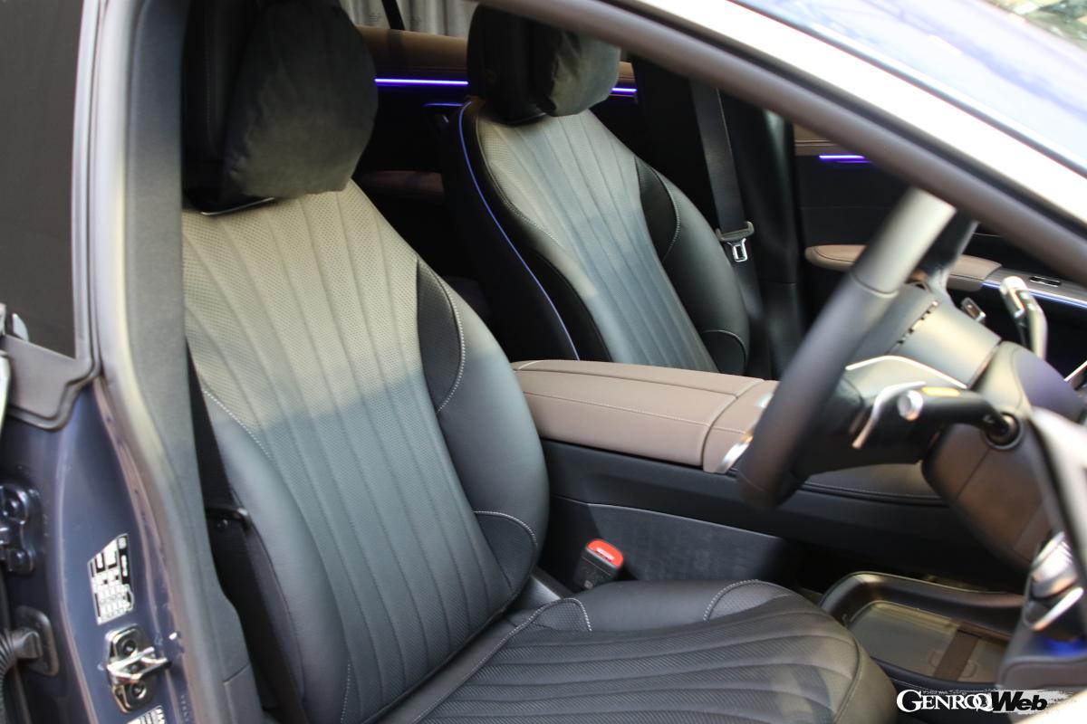 BEVという新世代のクルマに相応しい先進的でデジタル主体のインテリア。