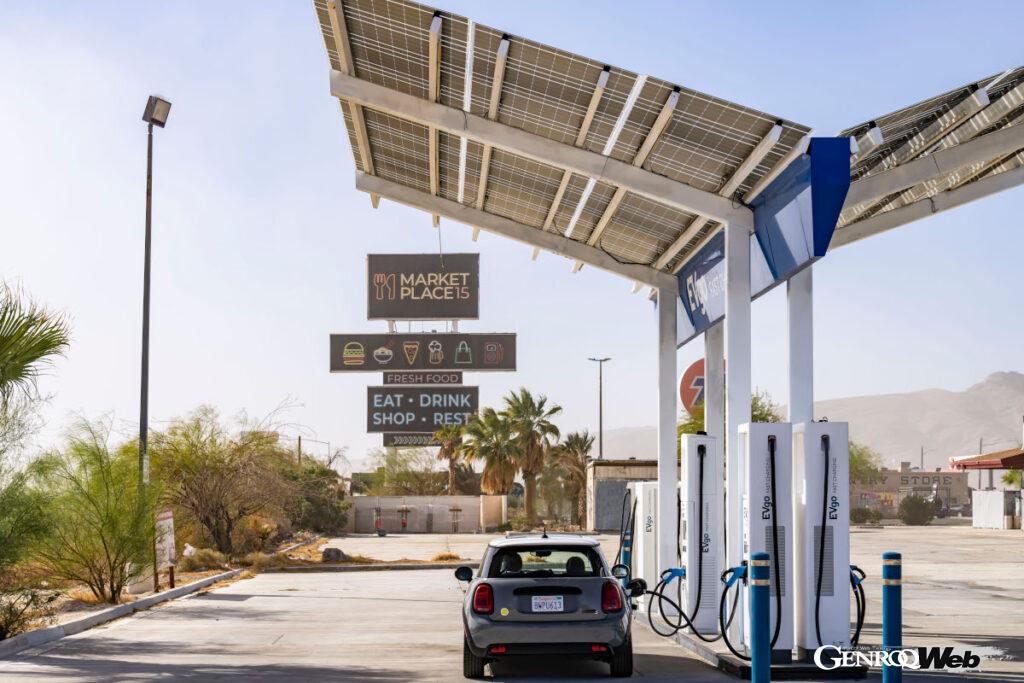 ロサンゼルスからラスベガスまで充電しつつ、450kmを走破したMINIクーパーSE。環境問題は喫緊の課題だ。