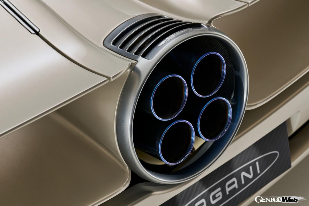 搭載されるのはメルセデスAMG製6.0リッターV12ツインターボエンジン。