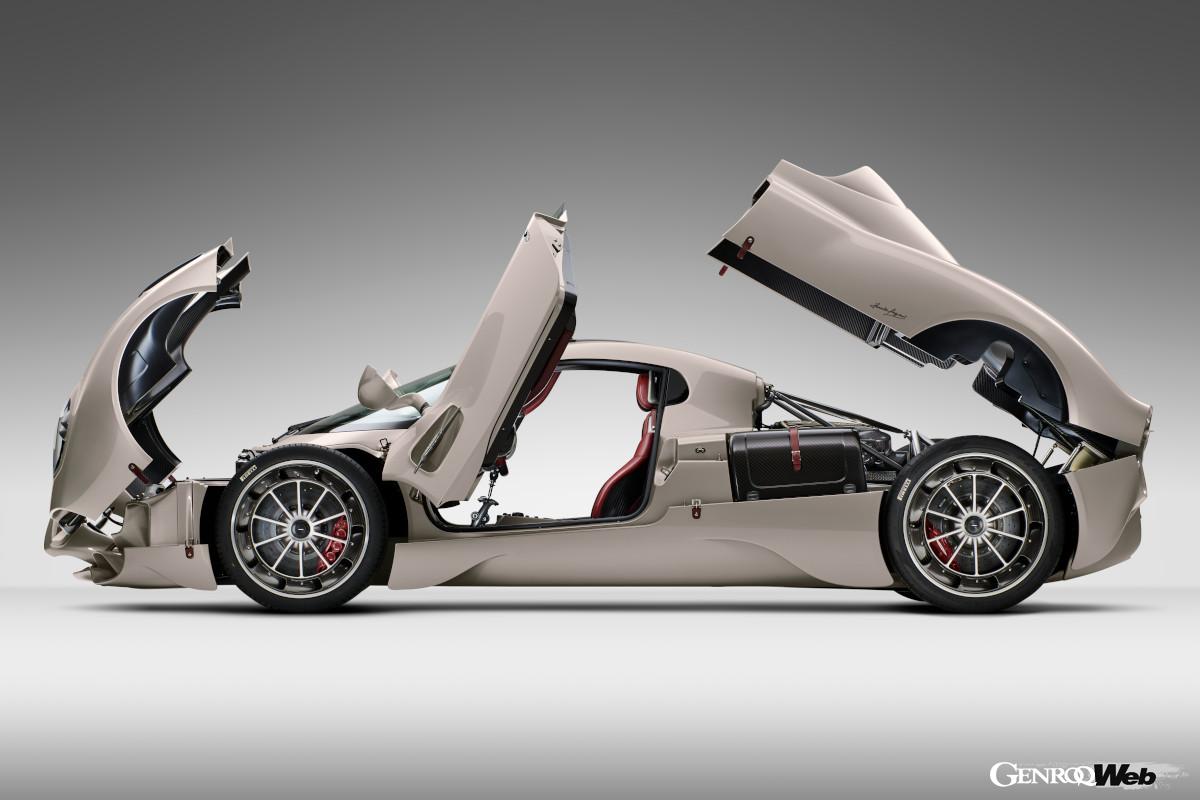 Cカーに代表される1990年代のスポーツプロトタイプの構成をお手本とするパガーニのハイパーカーコンセプトは極めて明解。