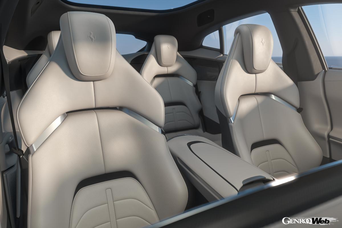 標準はカーボン製ルーフとなるが、オプションでエレクトロクロミック・ガラス製ルーフを選択することも可能だ。