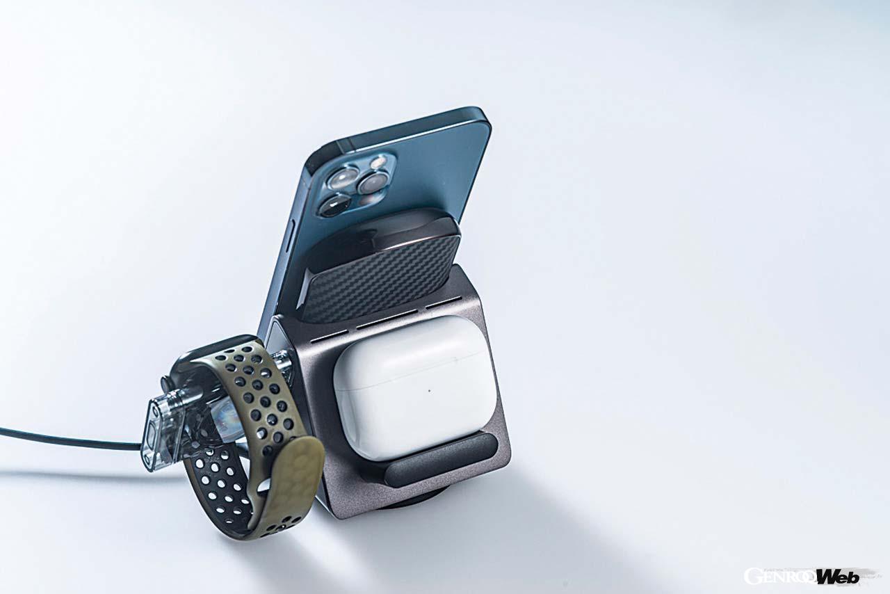 背面充電エリアはAirPodsをワイヤレス充電可能で、AirPodsの置き台は高さを2段階に調整できる。Apple製品に特化した細かい設計が実に嬉しい。