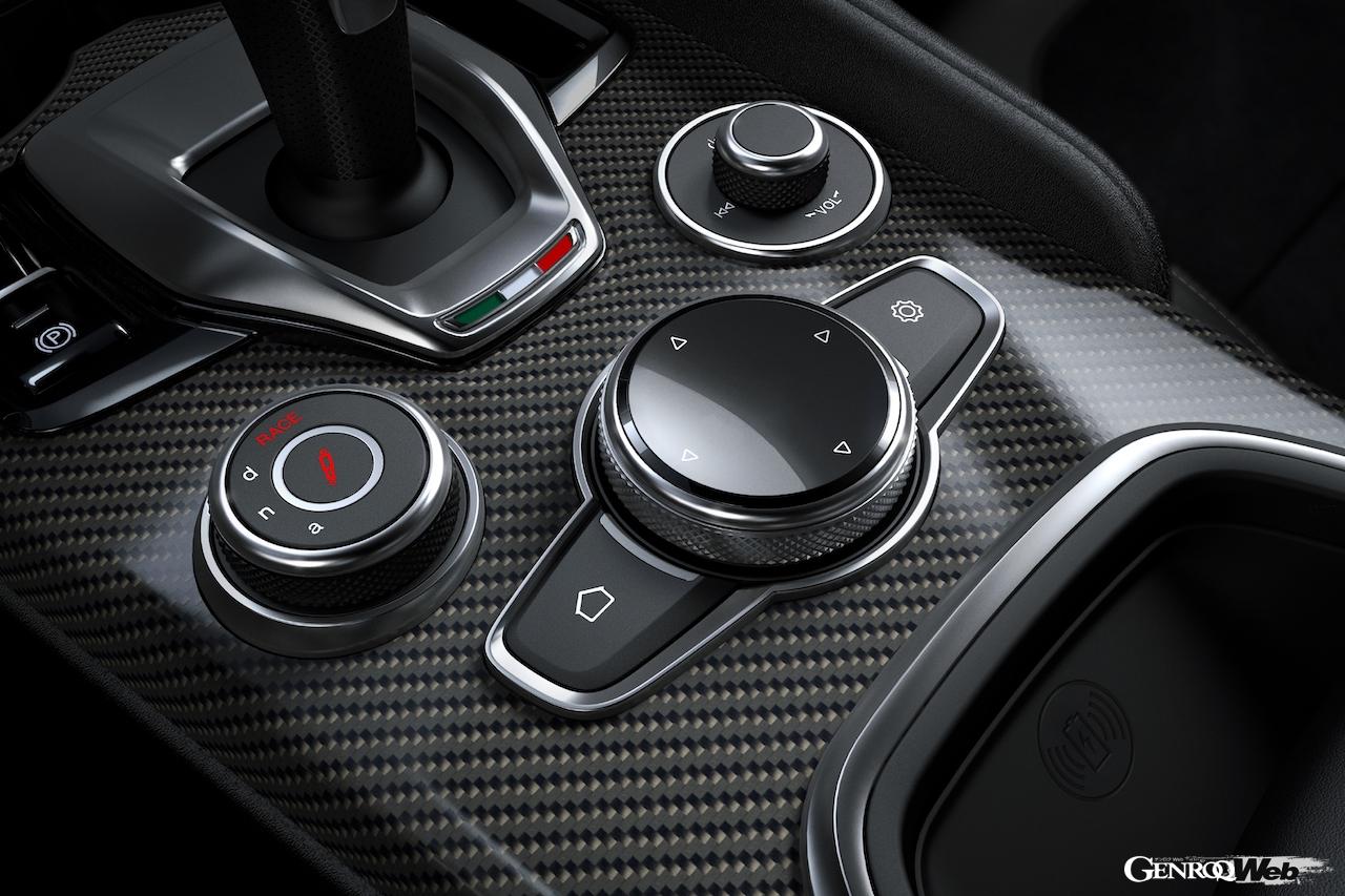 アルファロメオ ジュリアの2023年モデル。センターコンソール