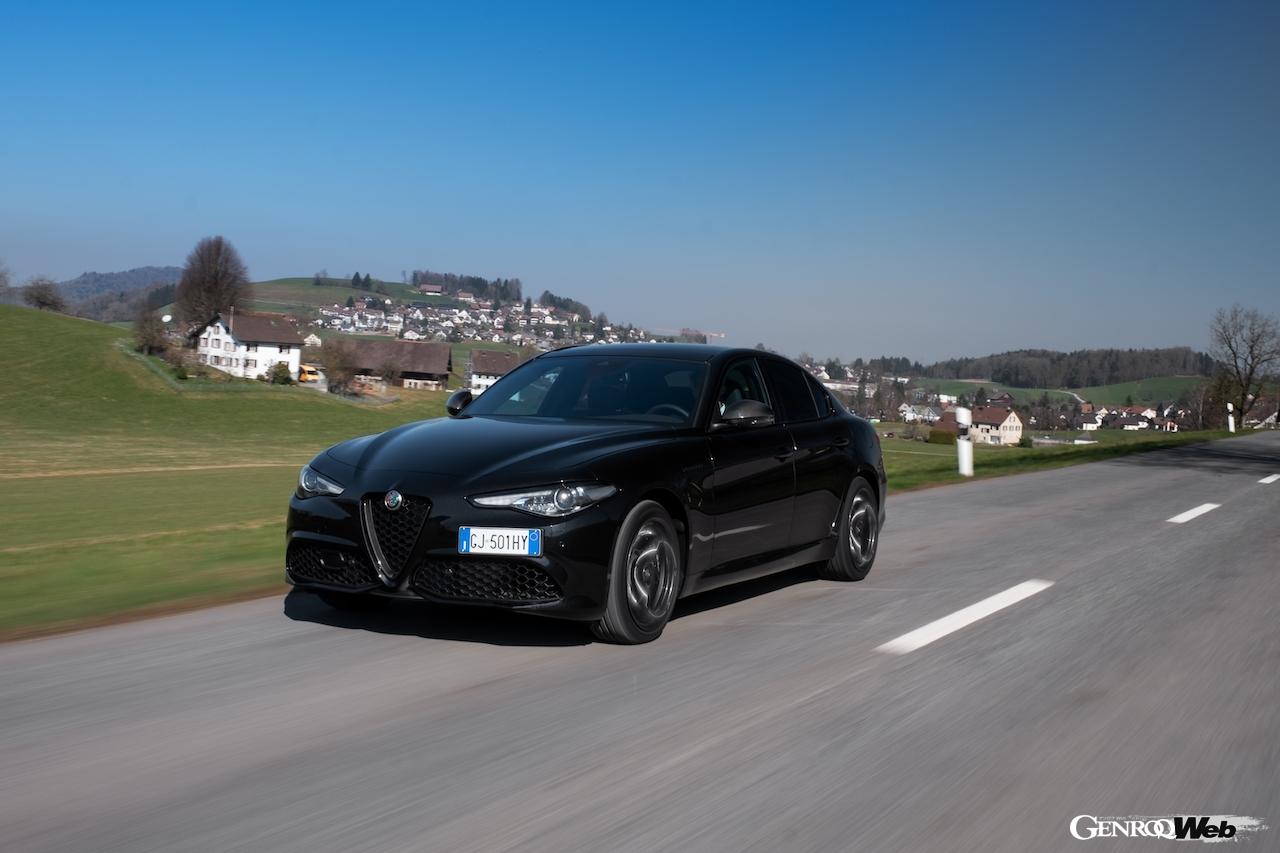 アルファロメオ ジュリアの2023年モデルのエストレマ。フロントビュー