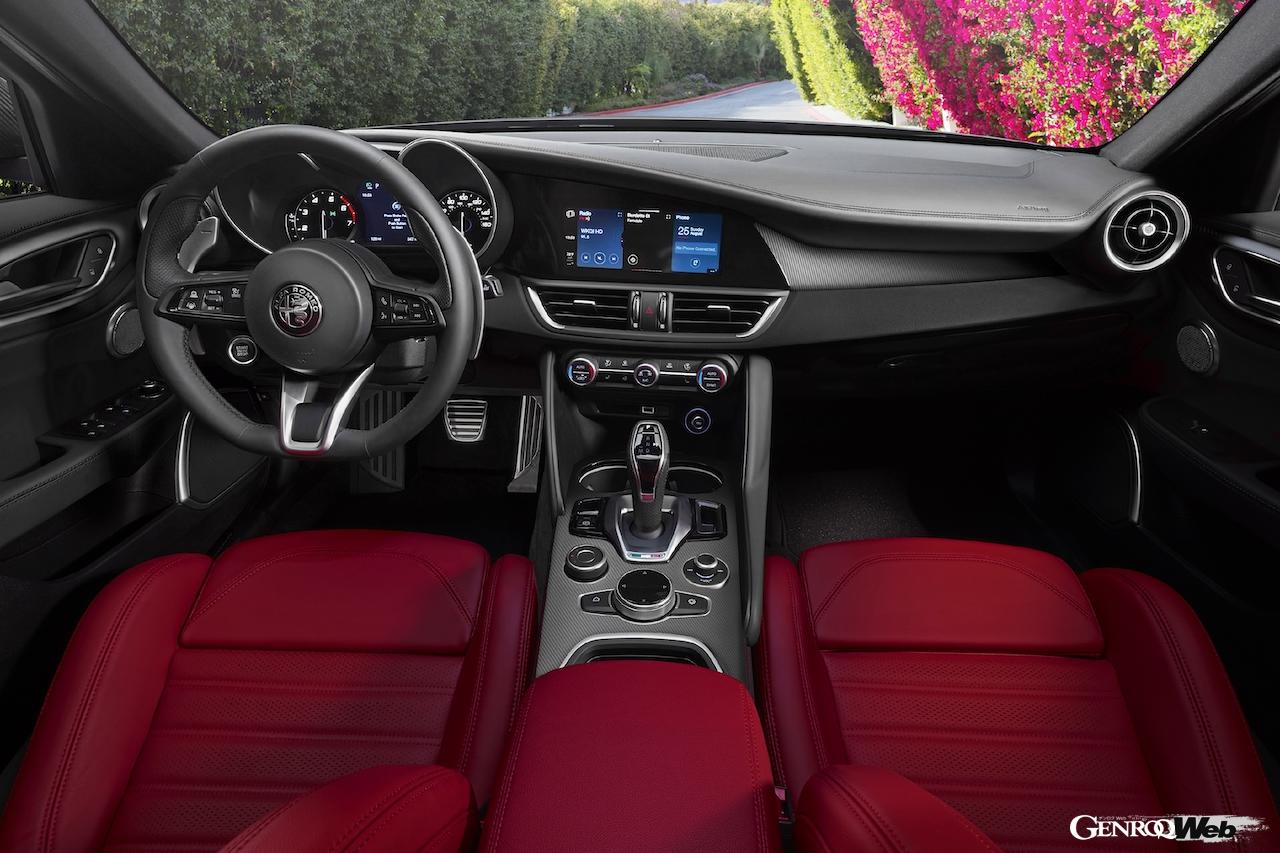 アルファロメオ ジュリア 2023年モデルのフェイシア